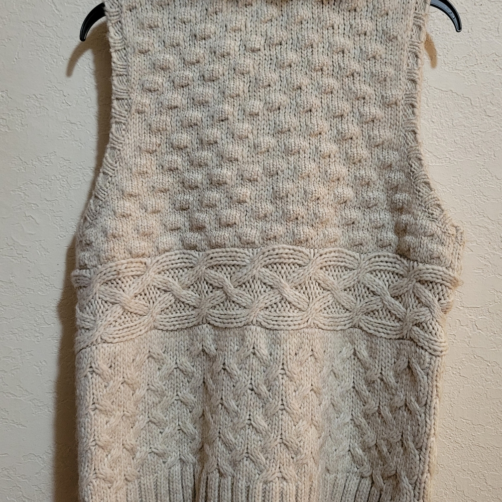 Women's Knit Vest with Faux Fur Collar - Picture 7 of 9